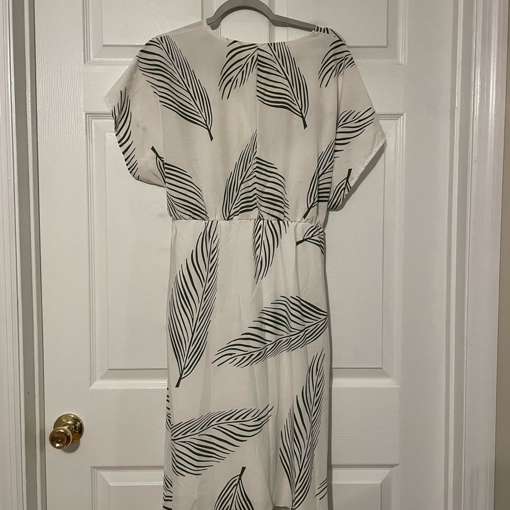 Wrap Vacation dress with Palm Leaves - Picture 2 of 4